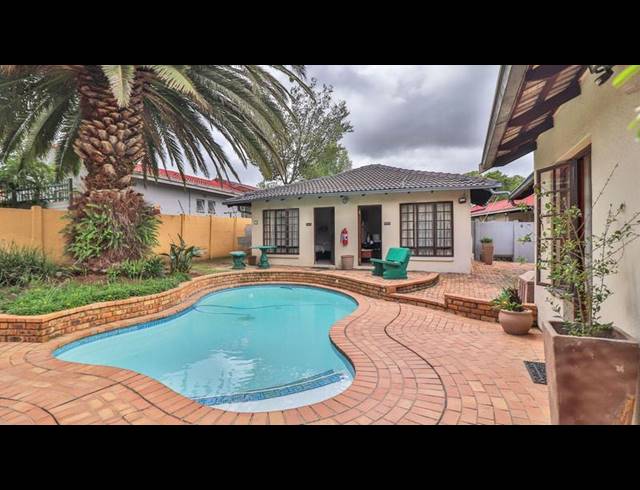 9 BEDROOM HOUSE FOR SALE IN SECUNDA CENTRAL